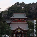 鶴岡八幡宮正面の写真。